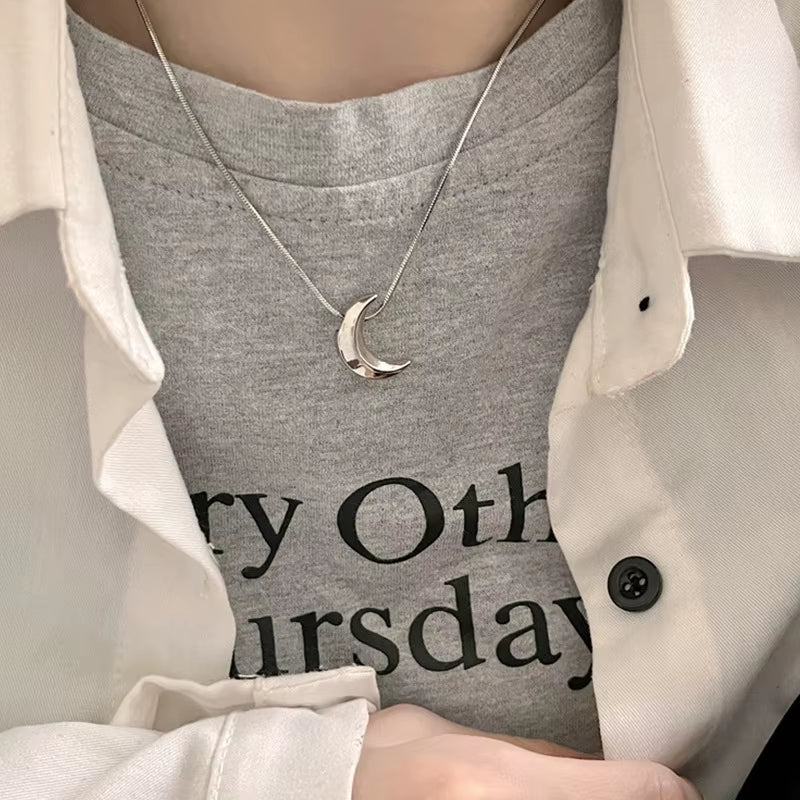 Celestial Glow Star Choker – Minimal Edge, Maximum Magic